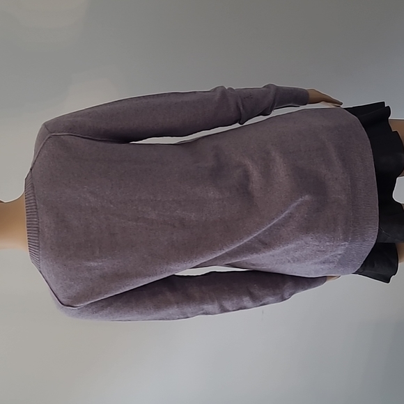 INHABIT women's Cashmere v-neck sweater - Picture 5 of 9